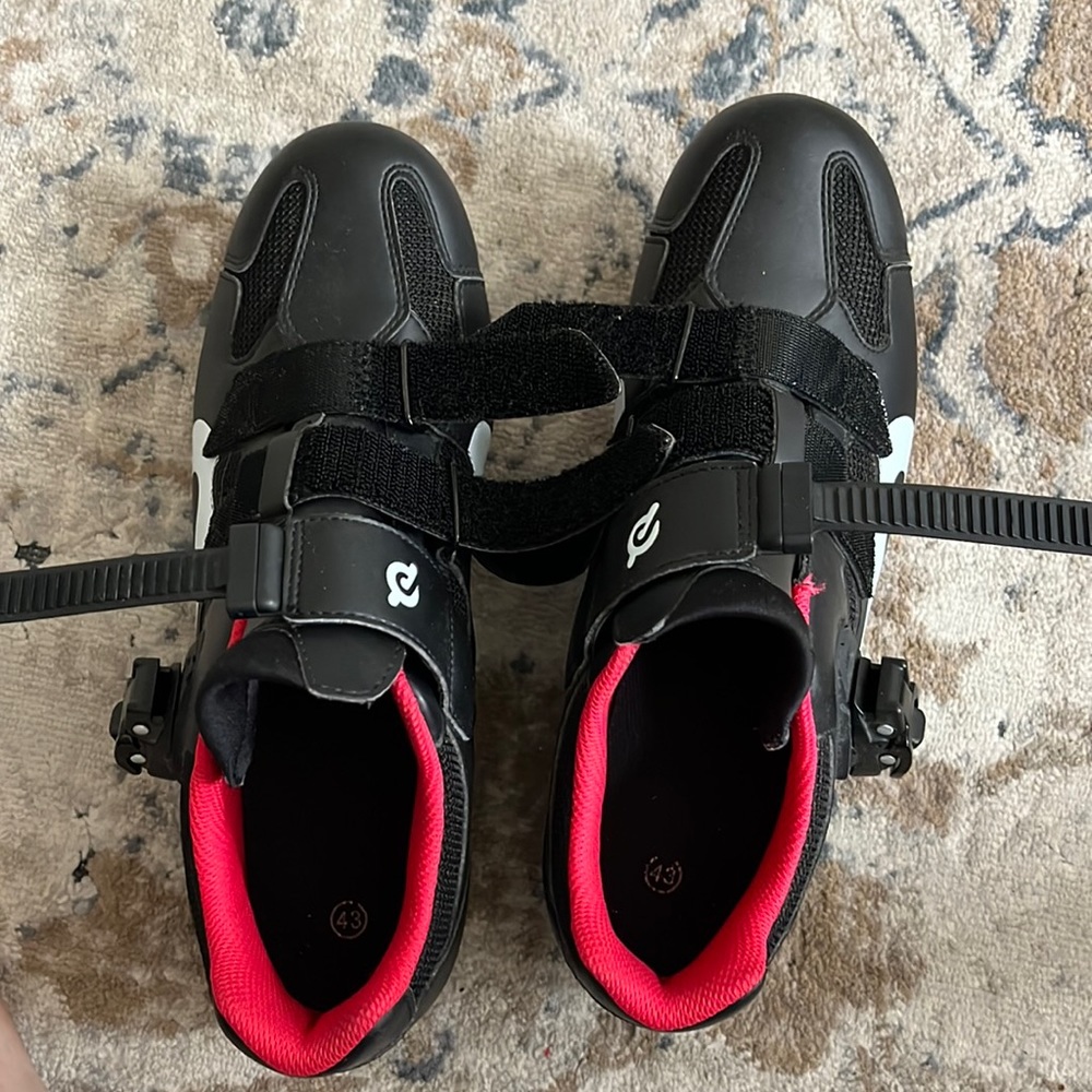 MENS PELOTON BIKE SHOES SIZE US 10/ EU 43